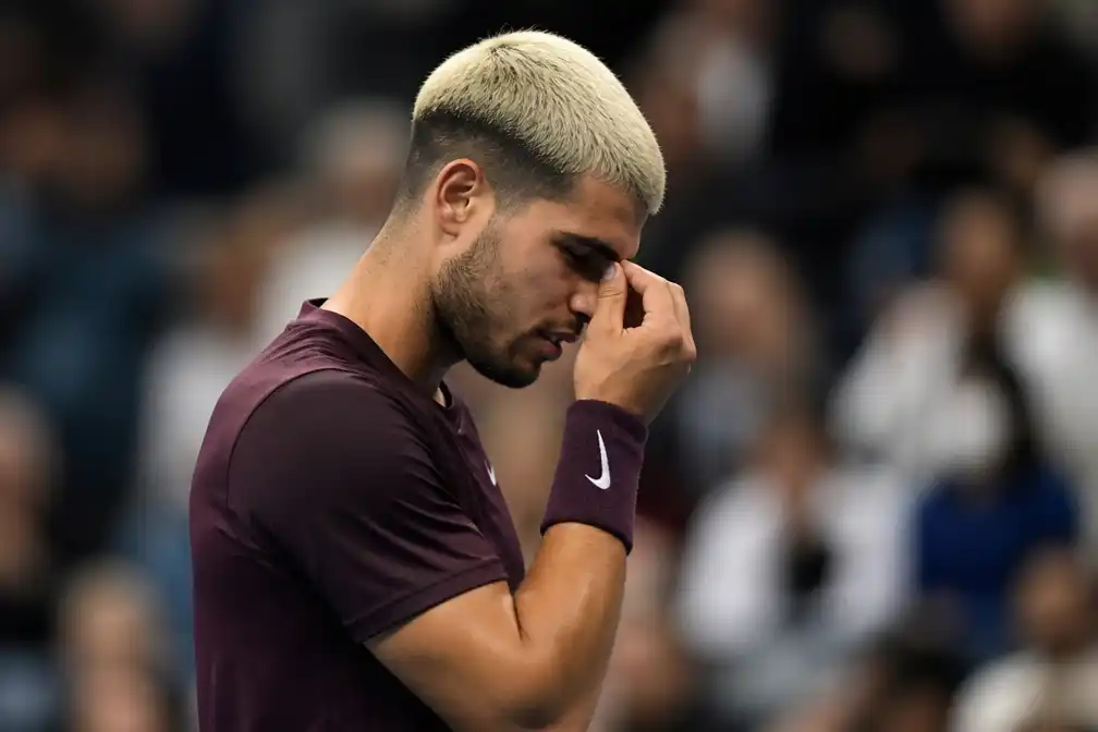 Gefrustreerde Carlos Alcaraz verliest van Belg Zizou Bergs