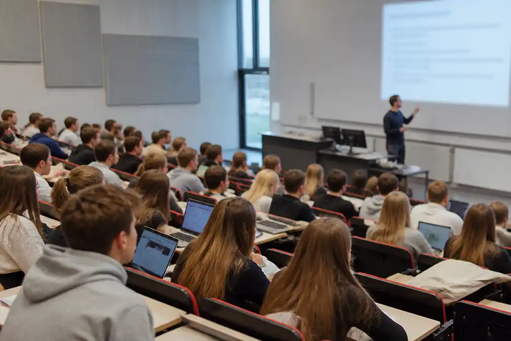 Studentenaantal Vlaamse hogescholen stijgt 21,7%, lerarenopleiding verliest instroom