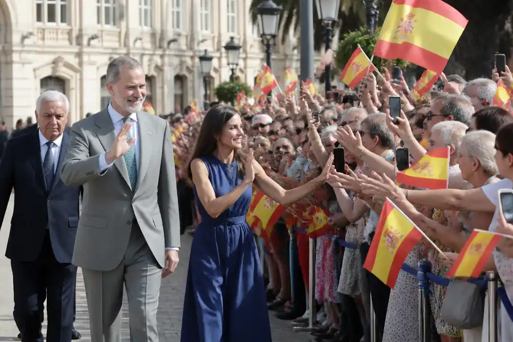 Inwoners van Ceuta verzamelen zich voor bezoek Spaanse koningspaar