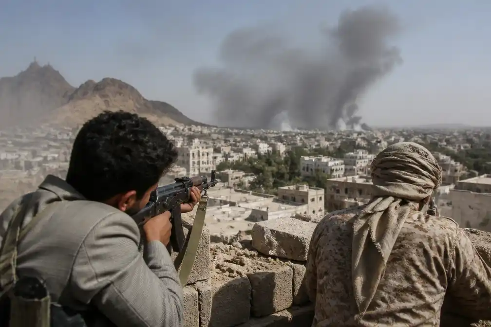 Zeldzame beelden tonen gevechten tussen Houthi-rebellen en regering Jemen