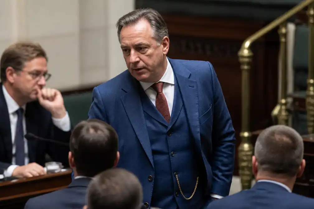 De Wever hervat begrotingsgesprekken met vicepremiers, N-VA en MR blijven vijandig