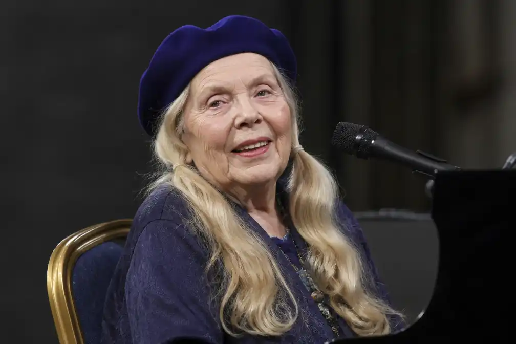 Joni Mitchell (82) krijgt na 62 jaar Amerikaans staatsburgerschap