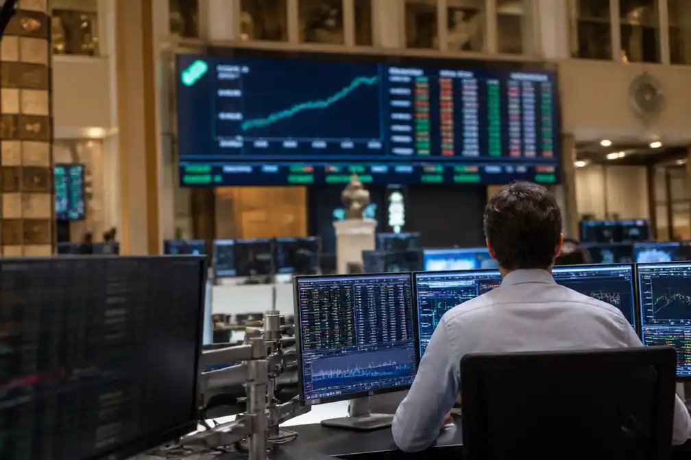 AEX opent met winst, ASML ruim 2 procent hoger na kwartaalcijfers