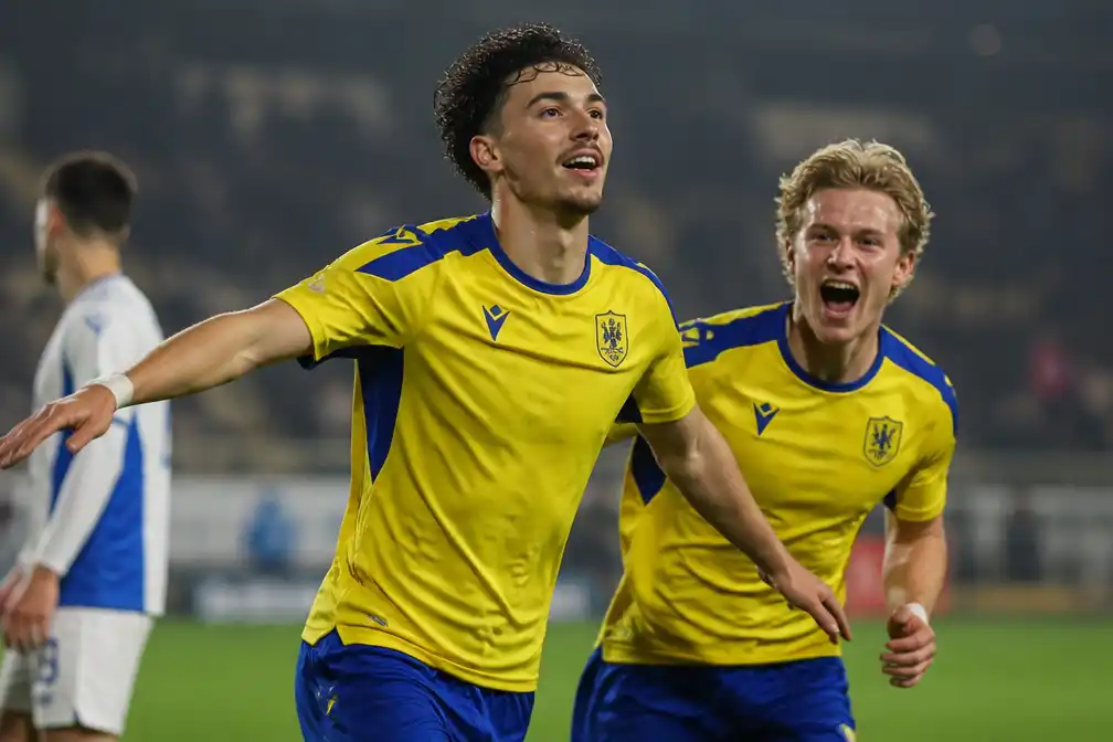 STVV pakt drie punten: Vanwesemael blinkt uit, Sebaoui scoort met vijftig meter lob