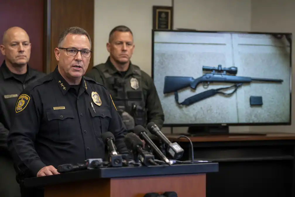 Politie: 16-jarige oud-leerling loste tot vijftien schoten bij schietpartij in Oregon