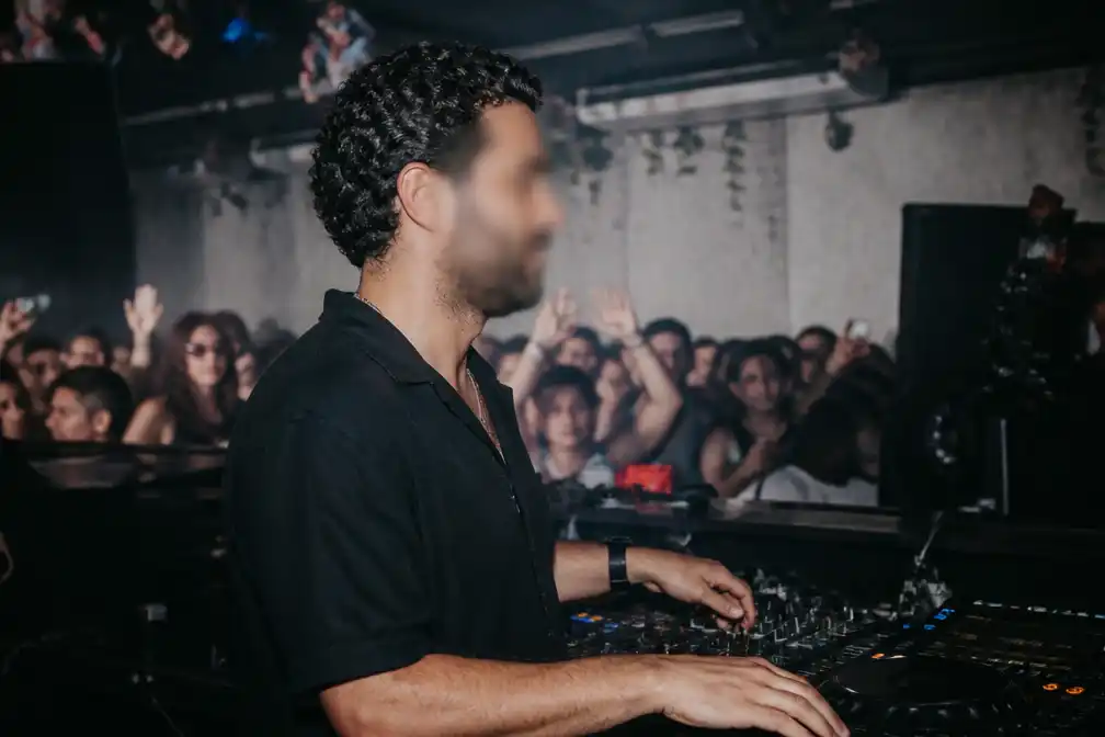 Twaalf vrouwen beschuldigen festivalorganisator Omid Kahali van grensoverschrijdend gedrag