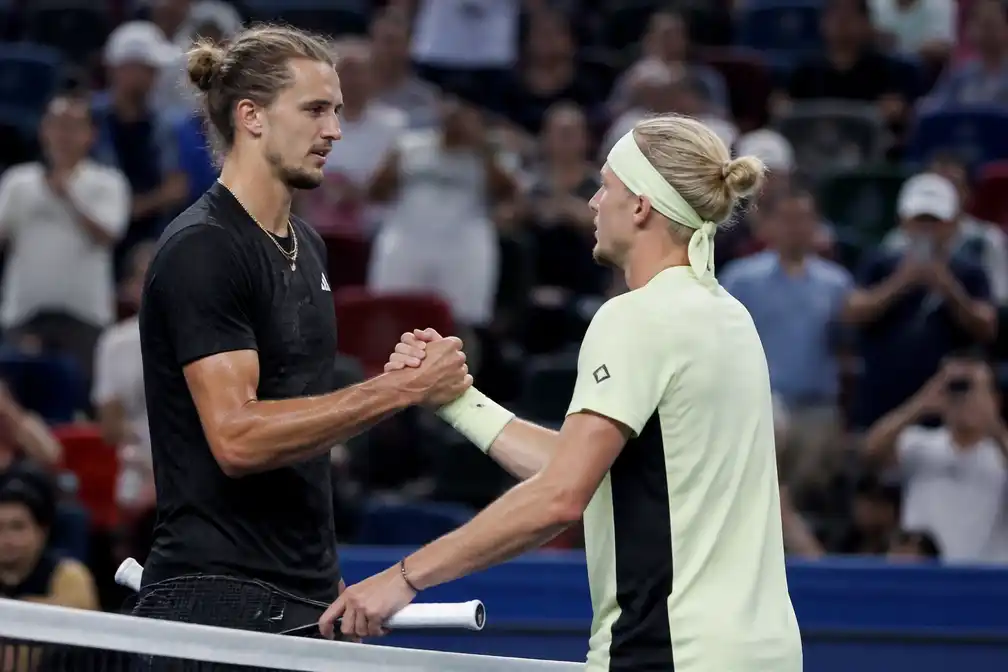 Davidovich Fokina schakelt nummer één Zverev uit in halve finale Shanghai