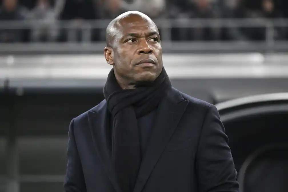 Debuut van Seedorf als trainer bij Corinthians uitgesteld door ontbrekend werkvisum
