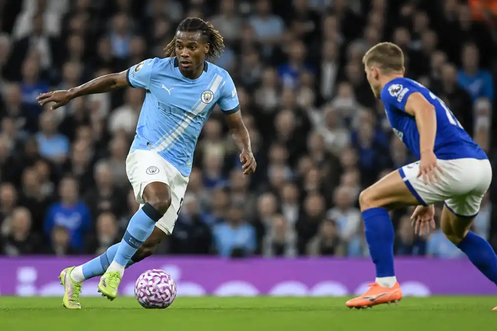 Manchester City leidt tegen promovendus Ipswich na assist van Jeremy Doku
