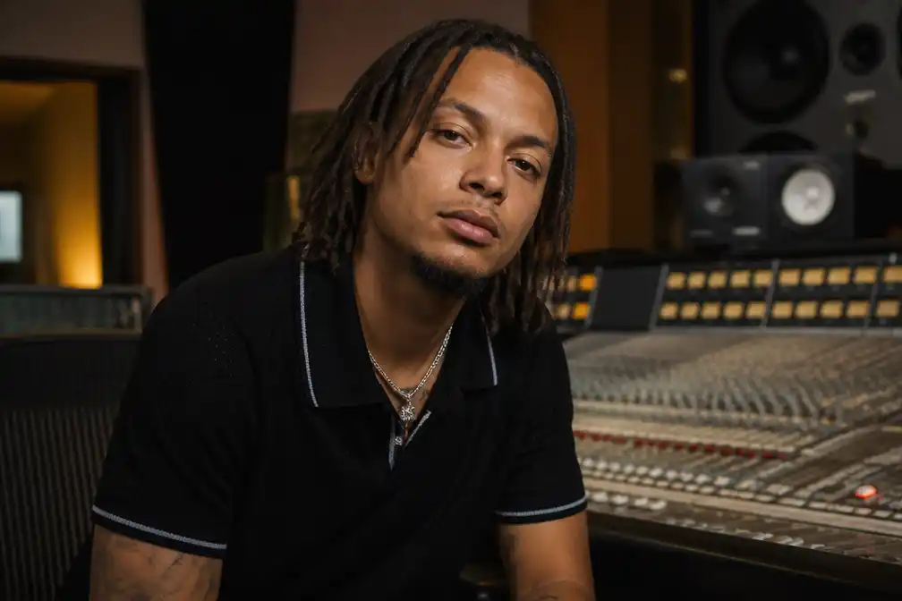 Ronnie Flex brengt nieuwe single 'Schijn Je Licht Op Mij' uit