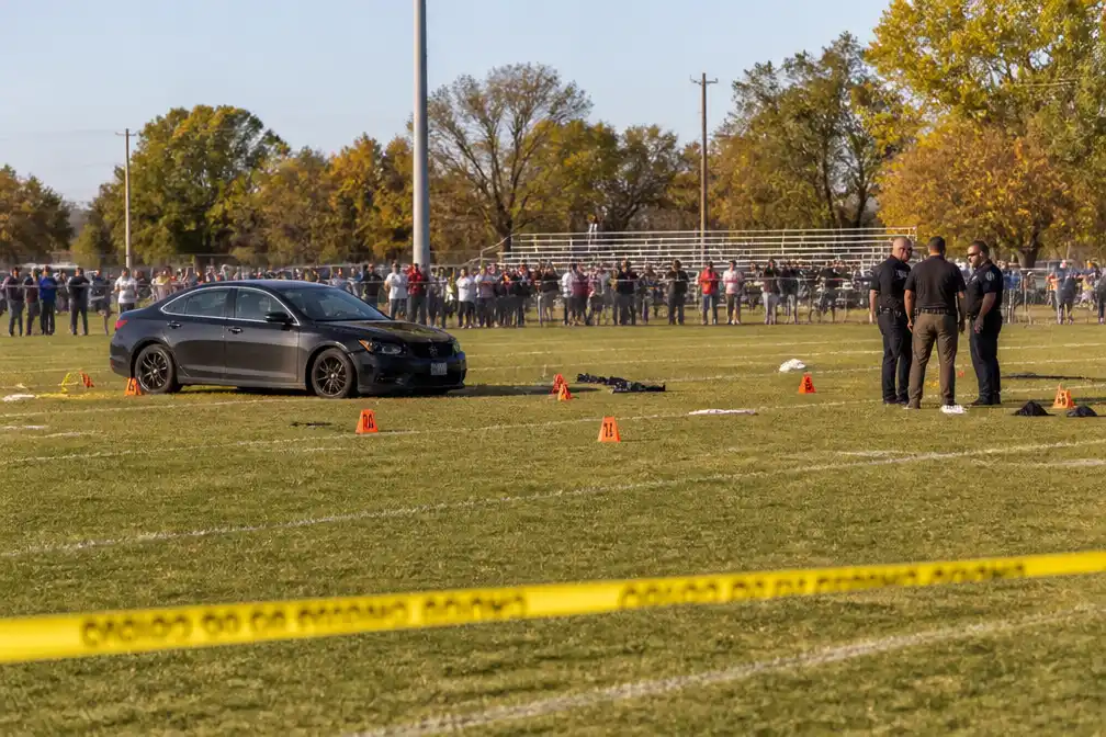 Auto rijdt door voetbalwedstrijd in Wichita: jongen (6) en man (35) overleden