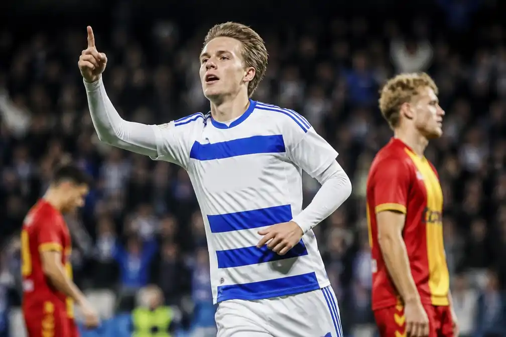 PEC Zwolle wint IJsselderby met 4-1 van Go Ahead Eagles, Oosting scoort twee keer