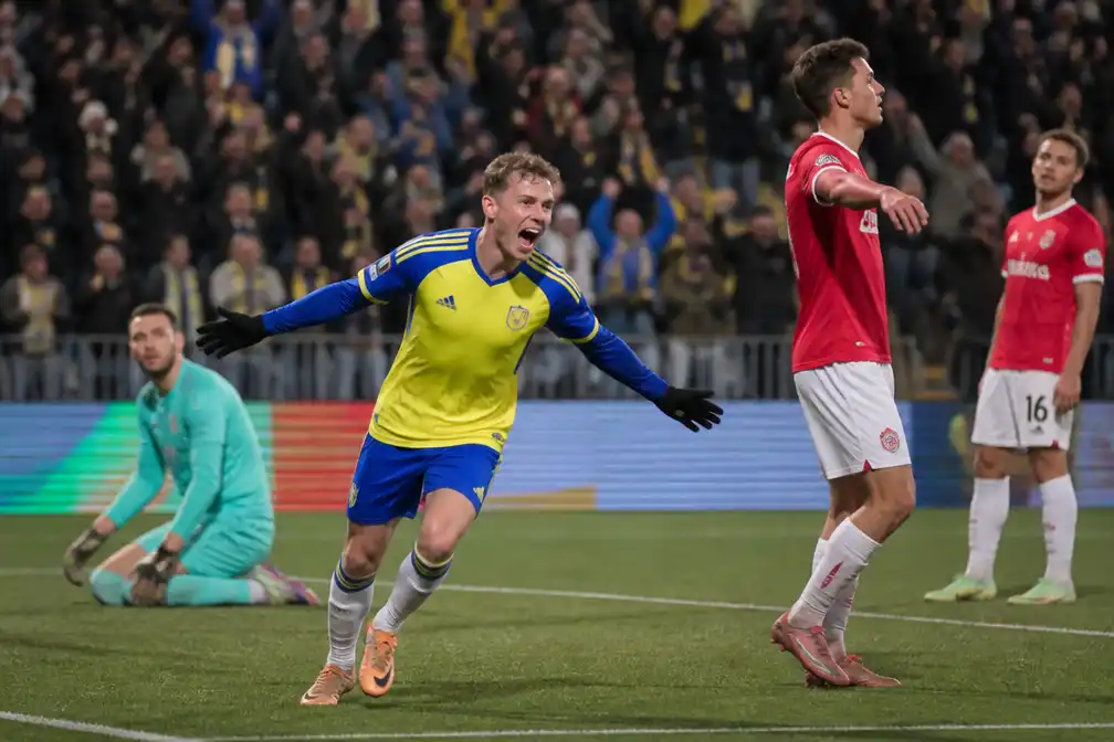 Cambuur en AZ spelen 2-2 in Leeuwarden, Alkmaarders verspelen opnieuw punten