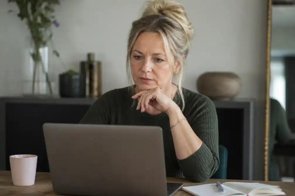 Sekswerker Sunny (55) zoekt ander werk en vraagt hoe ze dat op haar cv omschrijft