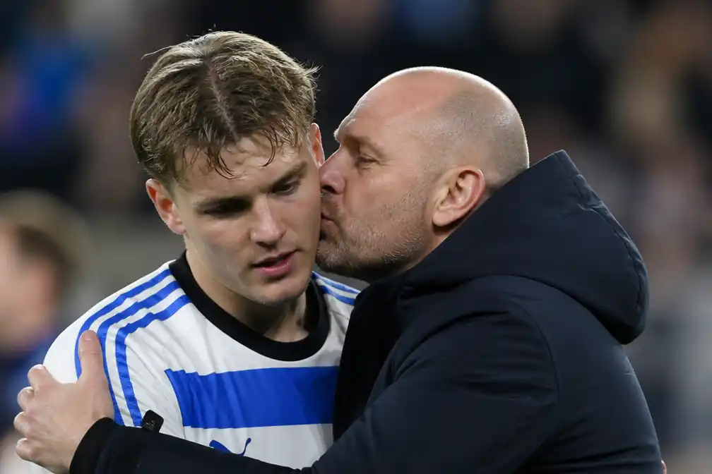 Thijs Oosting scoort twee keer tegen vader Joseph in IJsselderby: 'Sorry pap'