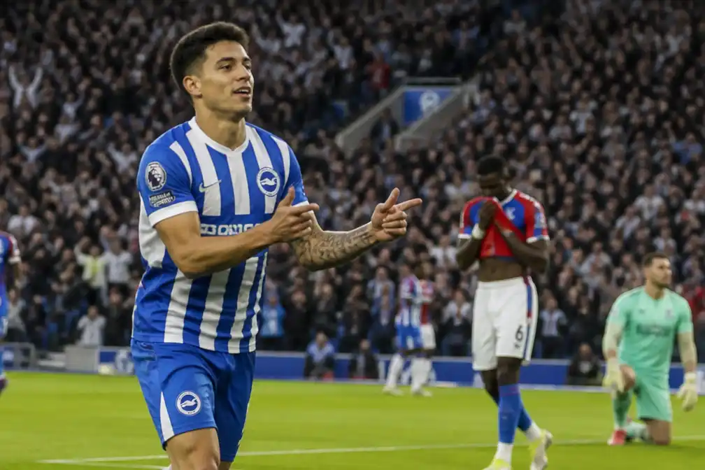 Gómez treft vanaf de middenlijn, Brighton vernedert Crystal Palace met 5-0