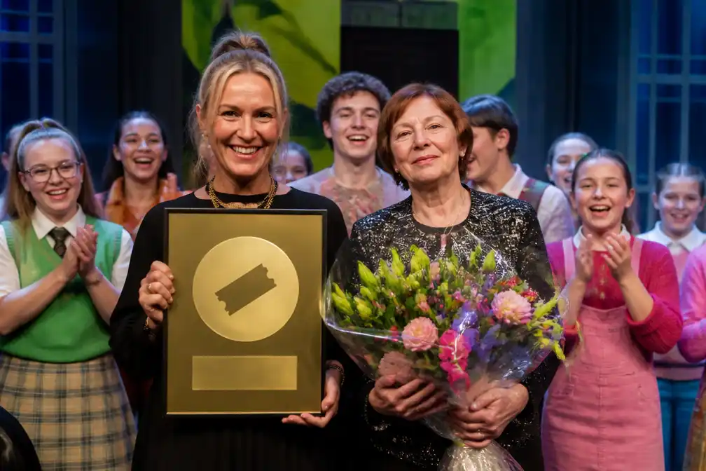 Musical Juf Braaksel verkoopt ruim 30.000 kaarten en wint Gouden Ticket Award