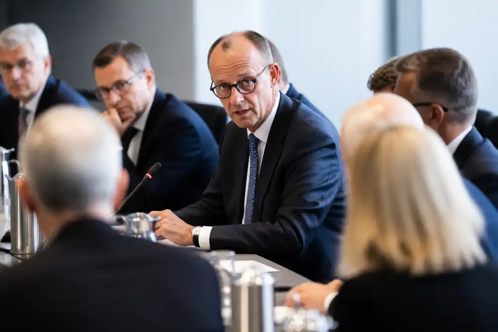 Merz houdt tweedaagse investeringstop met bedrijfsleven in Berlijn