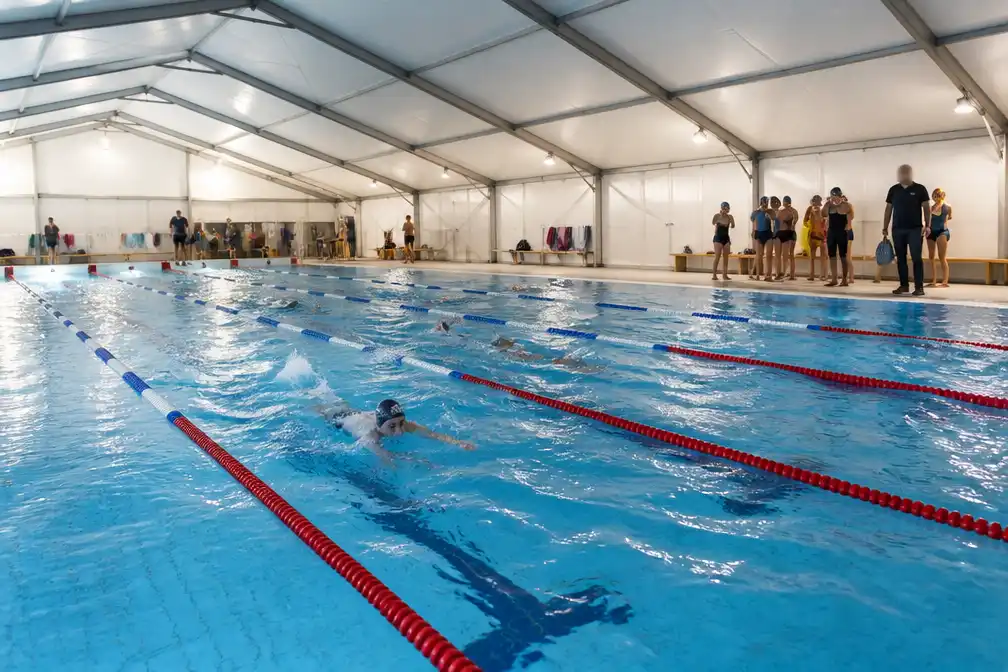Mechelen opent De Waterlelie, grootste mobiele zwembadhal van Swimwise