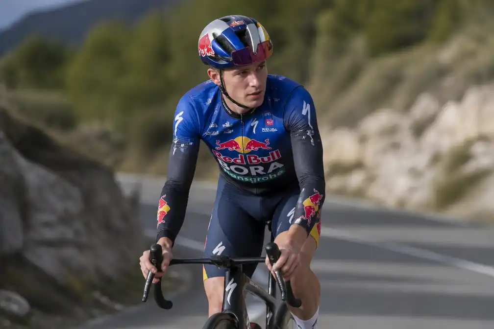 Evenepoel sluit eerste seizoen bij Red Bull in stijl af met tijdrit in Chrono des Nations