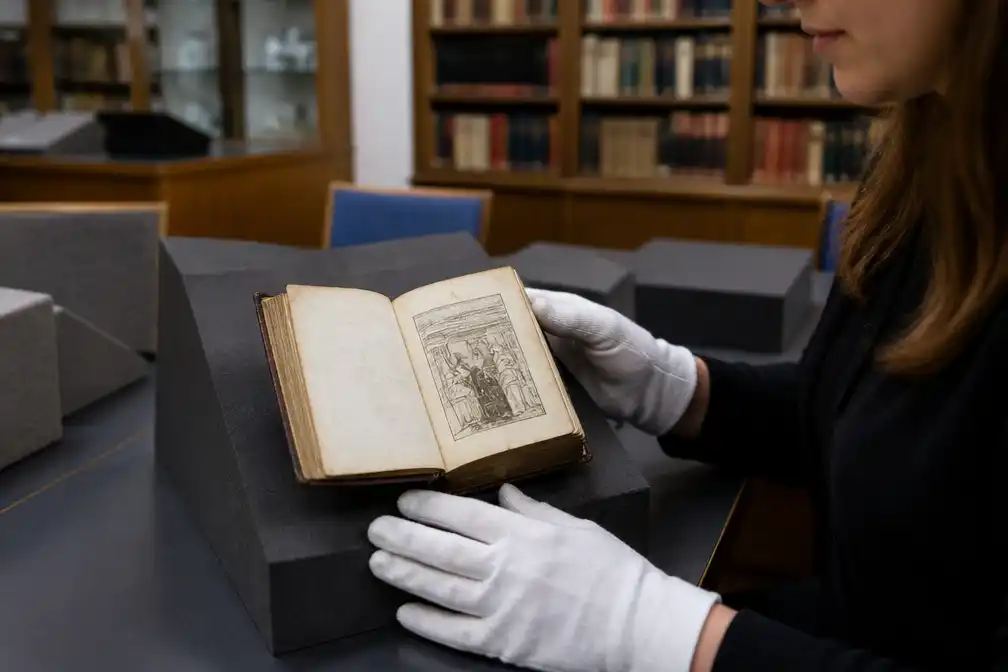 Bibliotheek Rotterdam toont verloren gewaand opvoedboek van Erasmus uit 1609