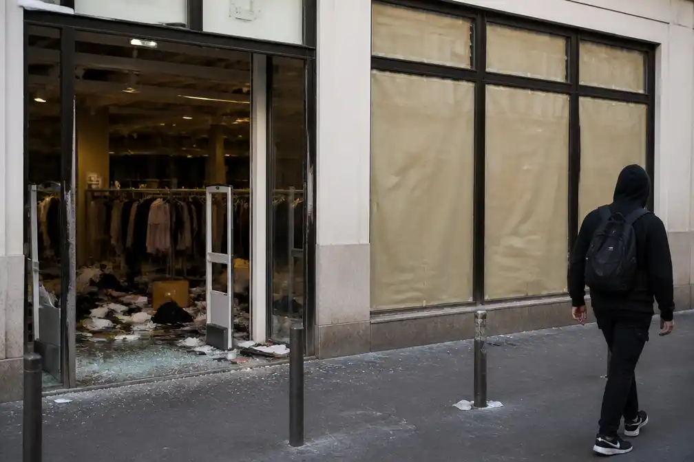 Nederlandse retailers getroffen door rellen in Franse steden; Zeeman geplunderd