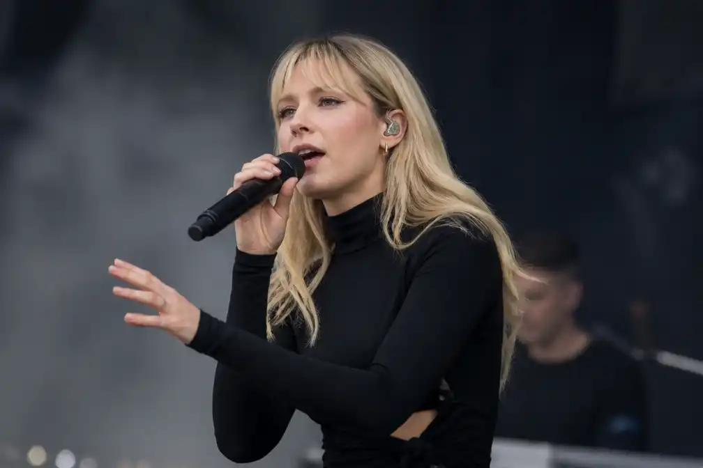 Angèle sluit Rock Werchter af nu haar merk 2,62 miljard streams telt