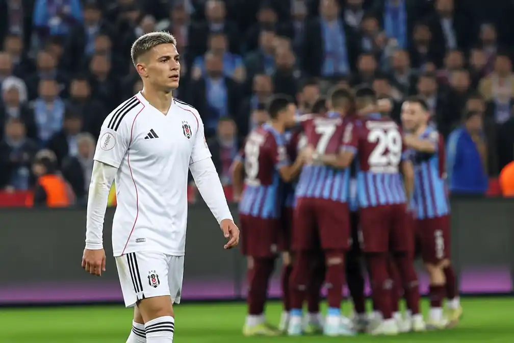 Besiktas verliest met 2-0 bij Trabzonspor, Trossard speelt volledige wedstrijd