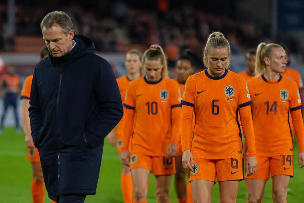 Nederlandse voetbalsters zakken naar elfde plaats op FIFA-ranglijst
