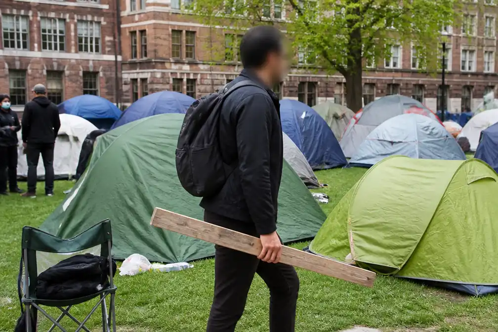 OM eist tachtig uur taakstraf voor mishandeling bij UvA-tentenprotest
