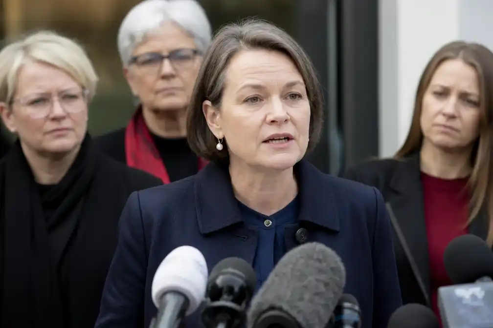 Australisch parlementslid Helen Haines verliest been na aanrijding; man aangeklaagd