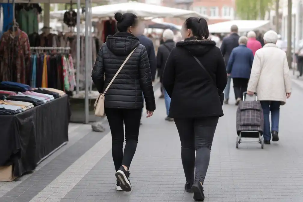 Twee vrouwen veroordeeld tot zes maanden cel voor handtasdiefstallen op markt in Genk