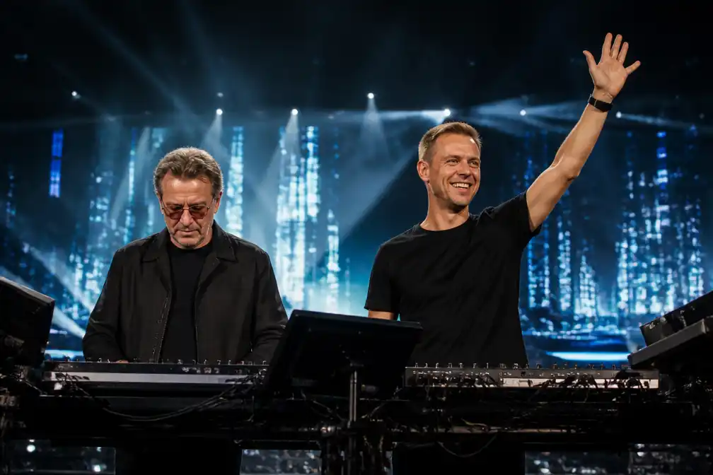 Jean-Michel Jarre verrast uitverkocht AFAS Live met Armin van Buuren bij opening ADE