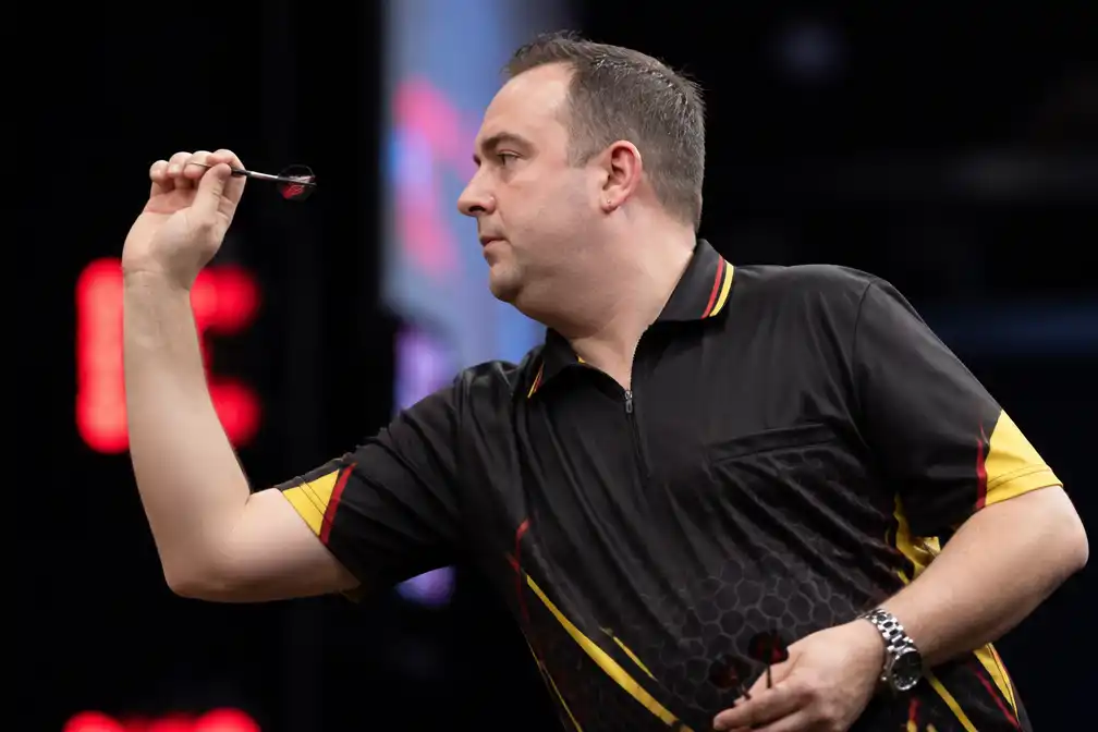 Kim Huybrechts mag toch naar EK darts na late afzegging van Luke Humphries