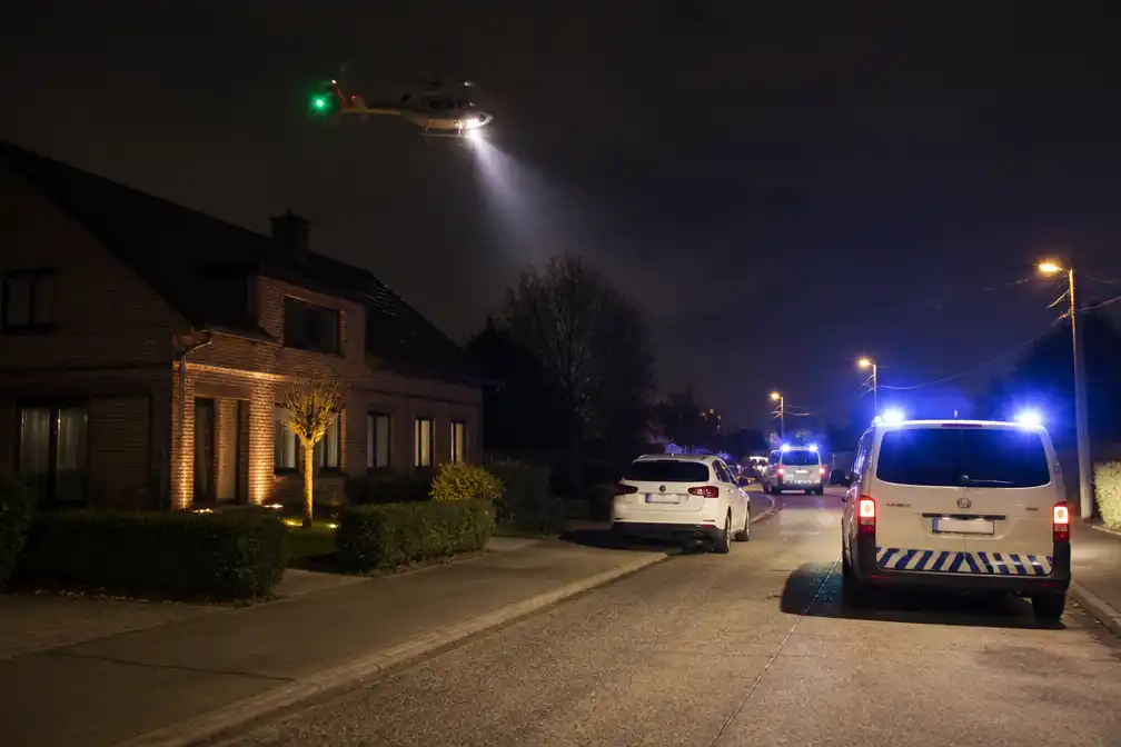 Gezin gewond bij gewelddadige homejacking in Lummen, politie zoekt grootschalig