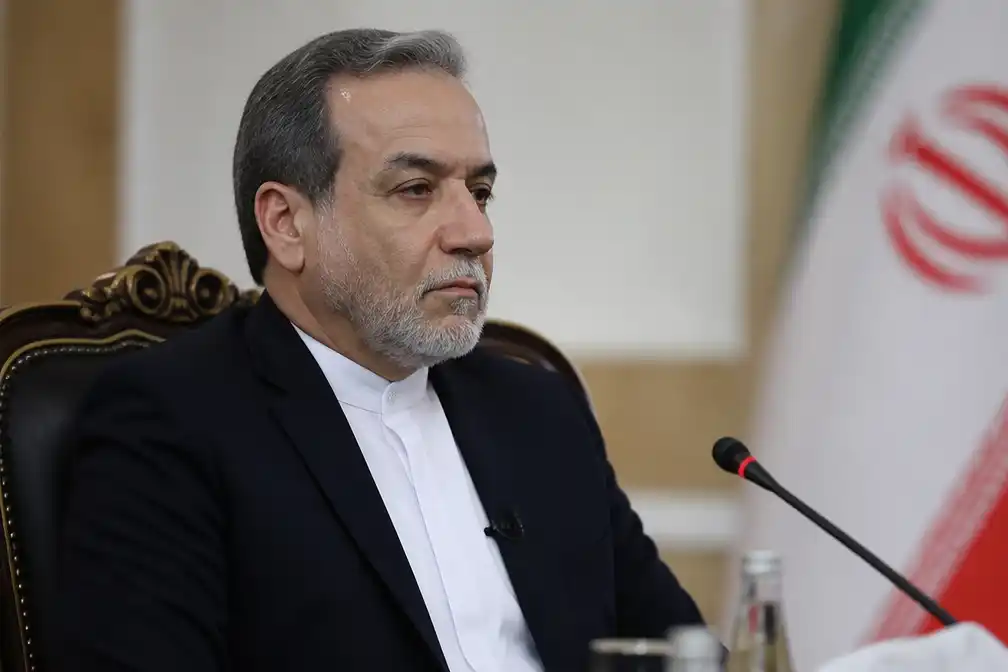 Araghchi: Iran blijft verantwoordelijk voor Straat van Hormuz ondanks aanvallen