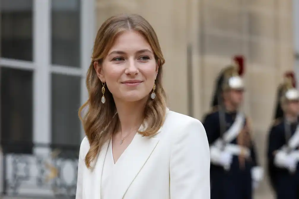 Kroonprinses Elisabeth wordt 25 en geldt in het buitenland als voorbeeld voor Europese troonopvolgers