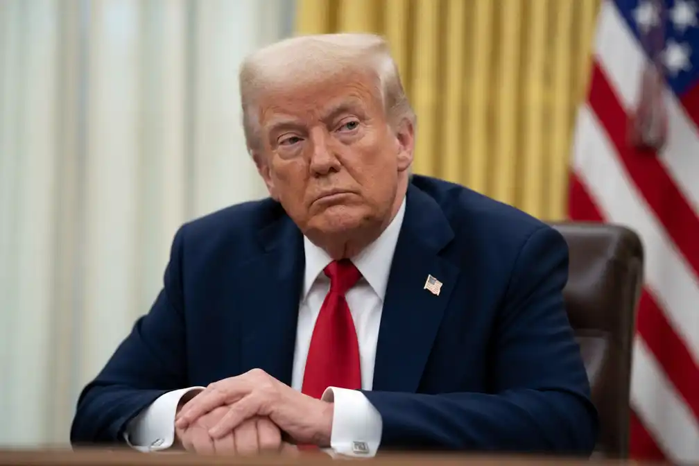 Trump aangeklaagd voor gebruik ambt om winst te maken met crypto