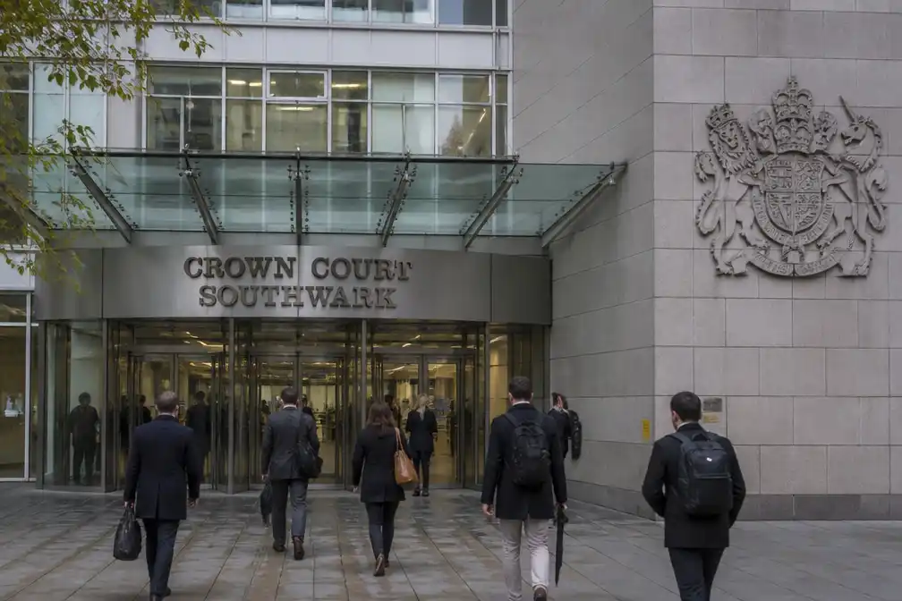 Jury hoort dat Tommy Robinson twee Daily Mail-journalisten intimideerde