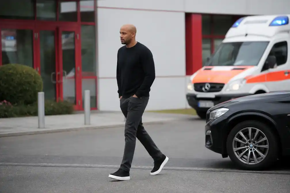 Vincent Kompany naar ziekenhuis nadat hij onwel werd op training van Bayern
