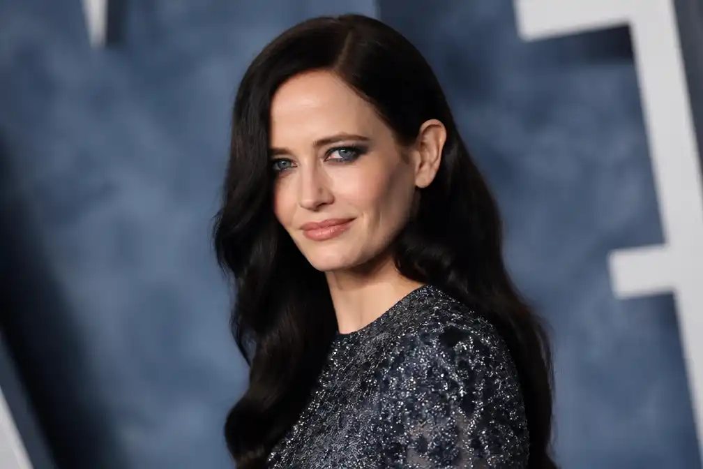 Eva Green naar ziekenhuis na beenblessure op set Wednesday