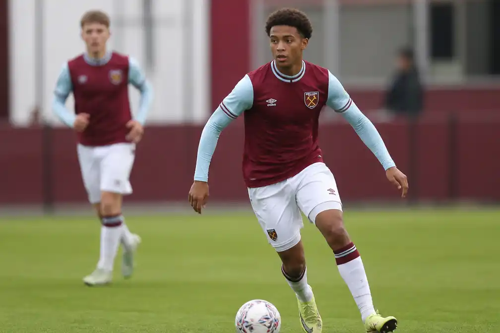 West Ham-talent Preston Fearon scoort twee keer vanaf eigen helft in één wedstrijd