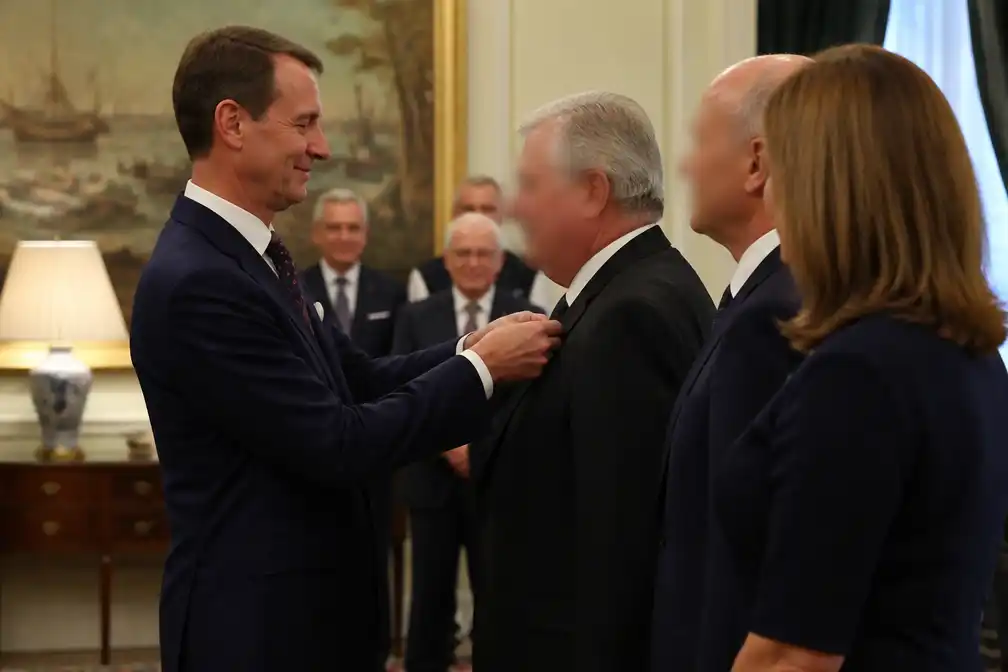 Deense prins Joachim reikt ridderorden uit aan honorair consuls in Washington