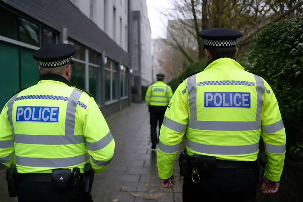 Politie Londen zoekt voortvluchtige gevangene Anthony Lloyd (38) na ontsnapping in Lewisham