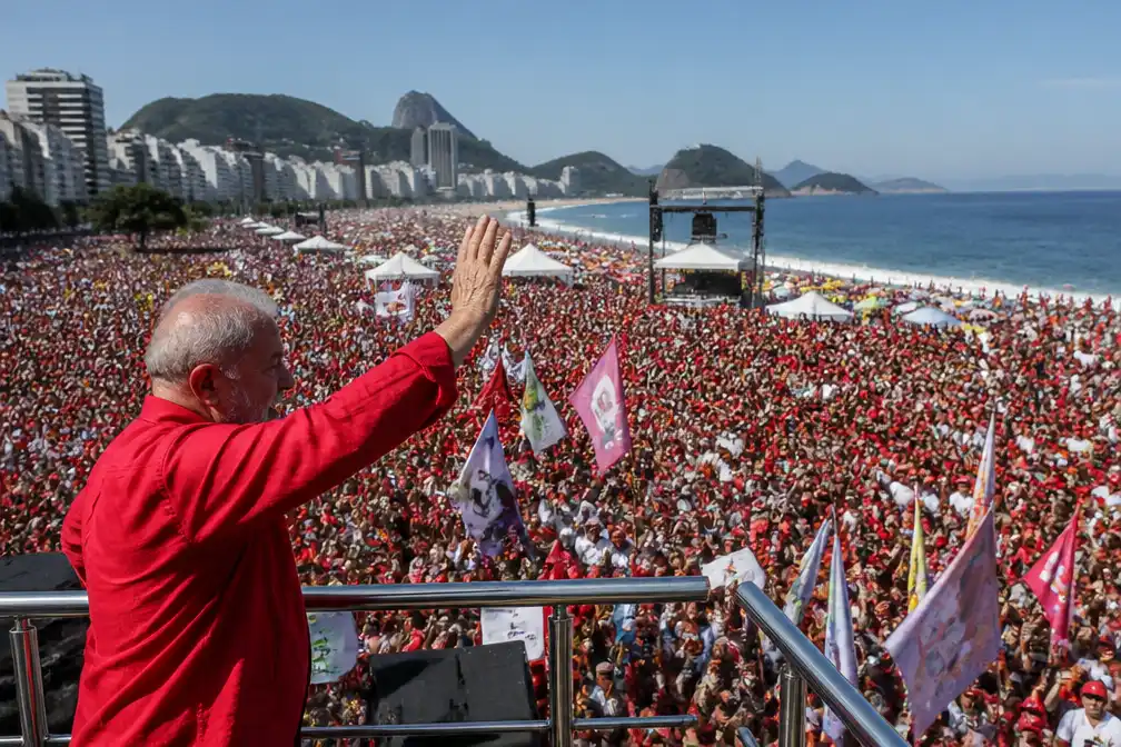 Tienduizenden betogen in Rio voor Lula op vooravond van beslissende kiesronde