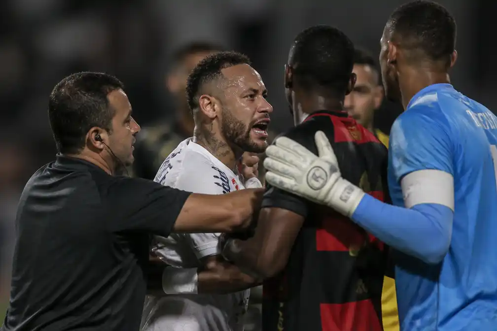Neymar pakt veertiende rode kaart uit carrière bij Santos en gaat door het lint