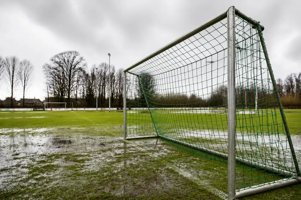 Storm schrapt aantal amateurvoetbalduels in Zuidoost-Brabant