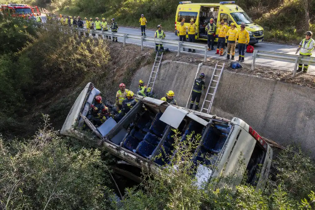 Minstens 41 gewonden nadat bus in Barcelona 20 meter naar beneden stort