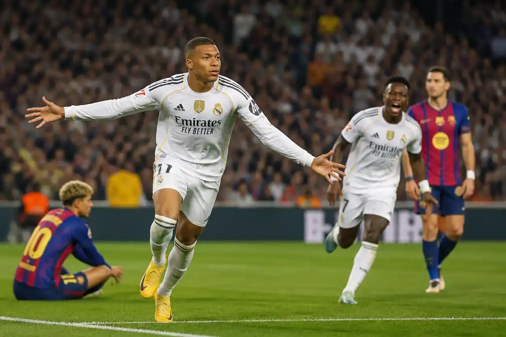 Real Madrid verslaat FC Barcelona met 2-1 in El Clásico en beëindigt ongeslagen reeks