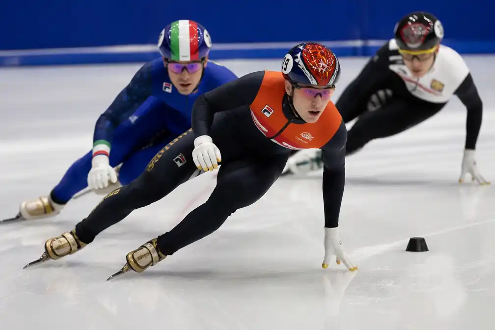 Van 't Wout wint ook 1000 meter en pakt derde goud bij World Tour Vancouver